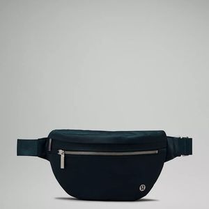 Lululemon City Adventurer Belt Bag 2.5L - Submarine color